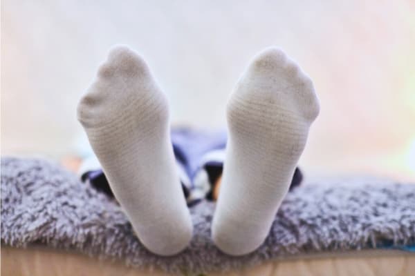 Is Vicks VapoRub on feet safe for colds as a common nighttime home remedy