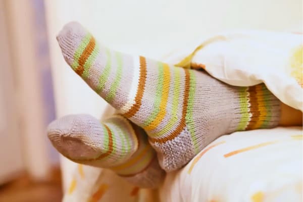 Is Vicks VapoRub on feet safe for colds compared with focusing on foot comfort